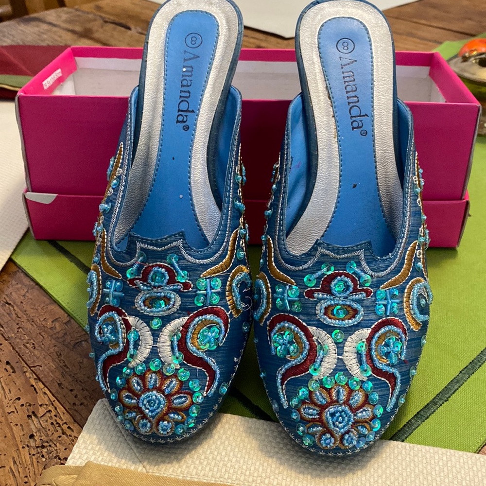 Embroidered slides